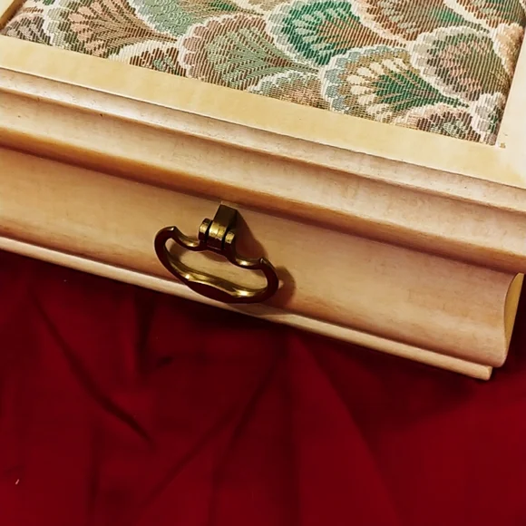 Reed & Bartontop of dresser jewelry box